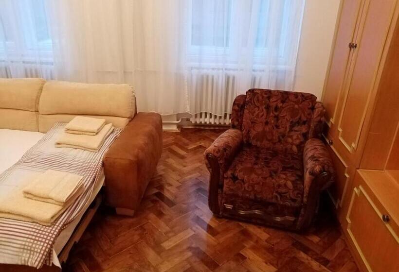 اتاق چهار تخته با دستشویی مشترک, Rooms For Exit 2024   For 2 Or 4 People For 4 Nights 11 15 July