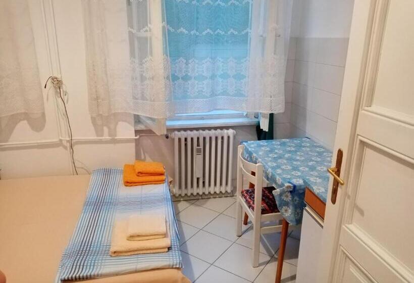 اتاق استاندارد با سرویس بهداشتی مشترک, Rooms For Exit 2024   For 2 Or 4 People For 4 Nights 11 15 July