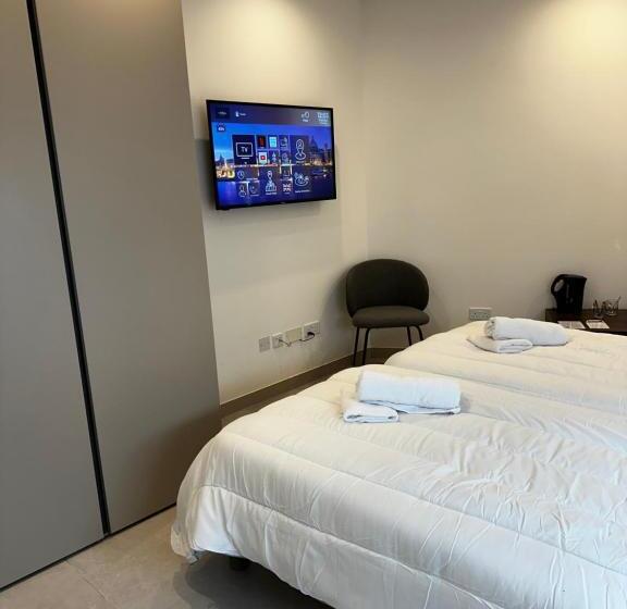 اتاق استاندارد, The Central Guesthouse