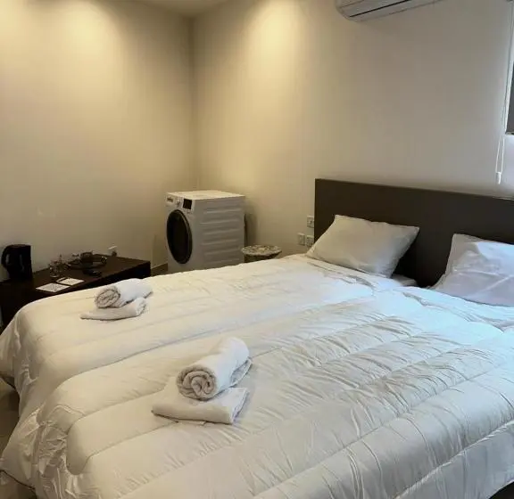 اتاق استاندارد, The Central Guesthouse