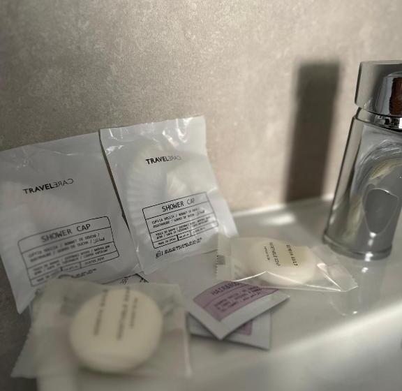 اتاق خانوادگی, The Central Guesthouse