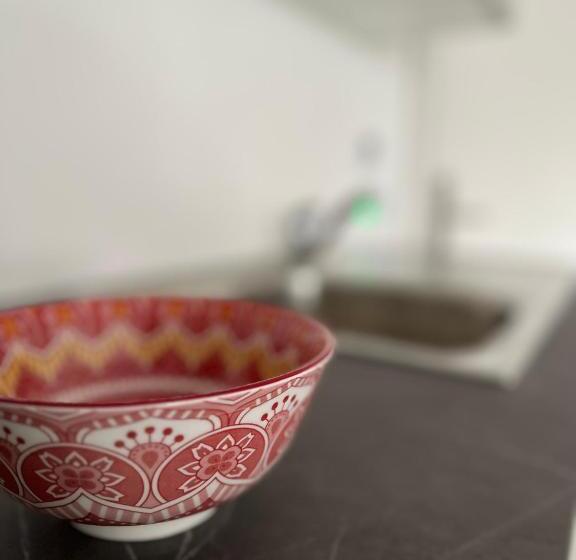 اتاق اکونومی, The Central Guesthouse