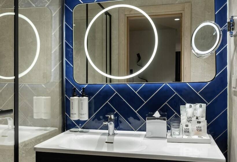 سوئیت با چشم‌انداز, Crowne Plaza Istanbul   Ortakoy Bosphorus, An Ihg