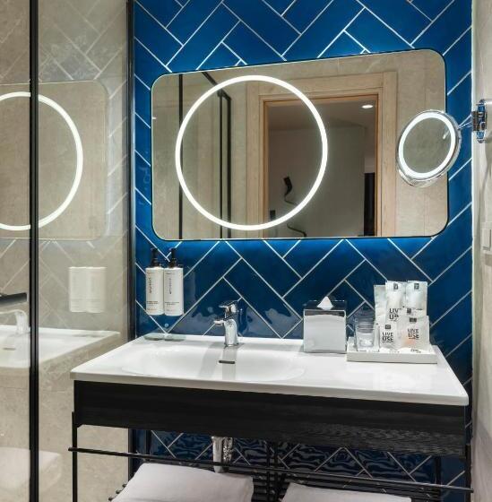 اتاق استاندارد با تخت بزرگ, Crowne Plaza Istanbul   Ortakoy Bosphorus, An Ihg