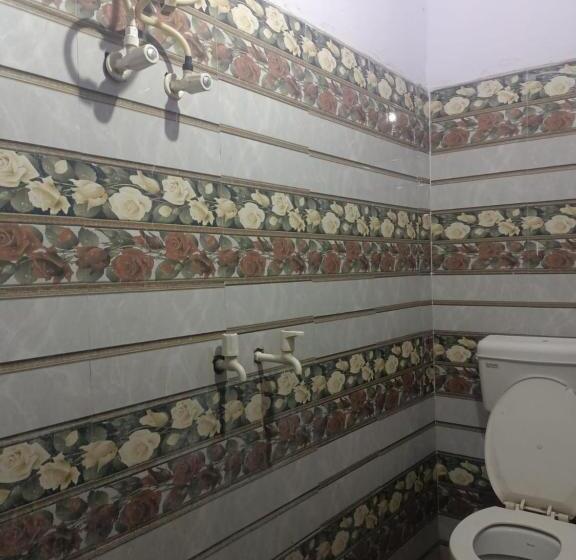 Deluxe Neljän Hengen Huone, Goroomgo Shree Anand Guest House Mathura