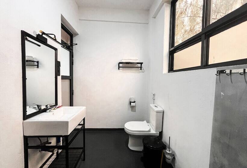 豪华房间, The New Njiro Legacy