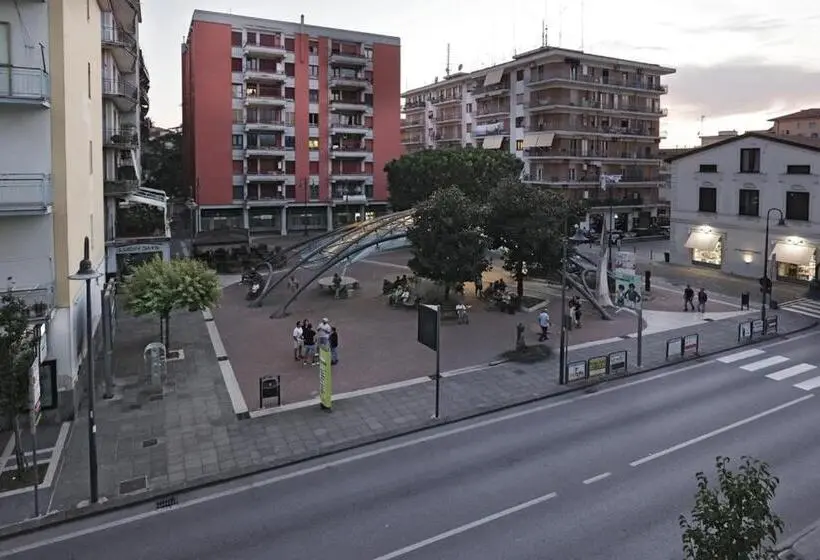 Habitació Estàndard, Toc Toc