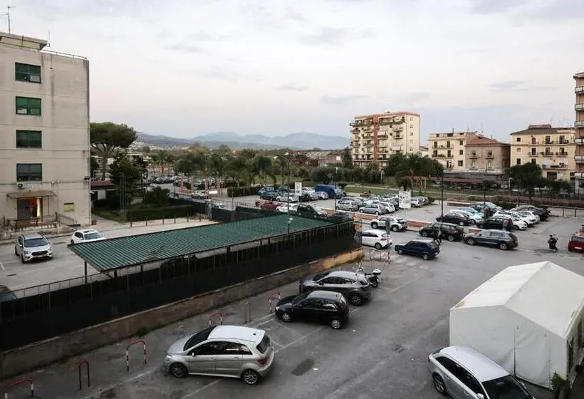 Habitació Estàndard, Toc Toc