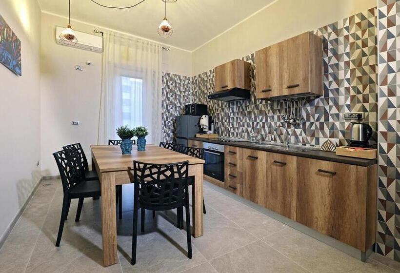 חדר סטנדרט עם ג'קוזי, Toc Toc