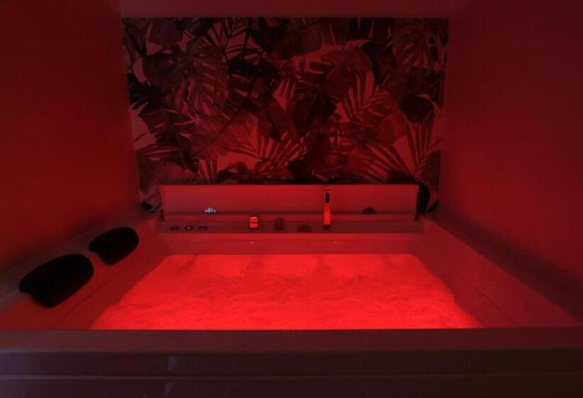 חדר סטנדרט עם ג'קוזי, Toc Toc