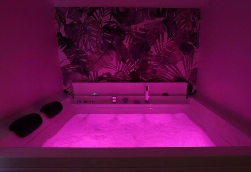 חדר סטנדרט עם ג'קוזי, Toc Toc