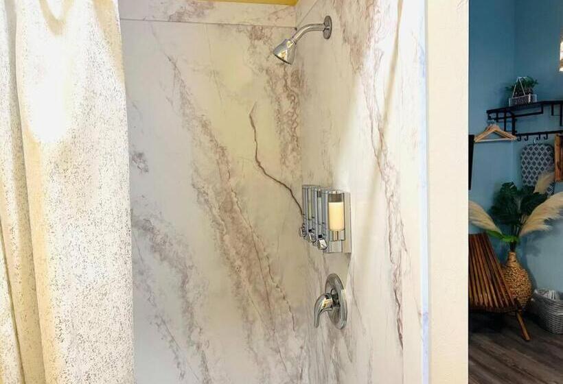 스탠다드 스튜디오, Somerset