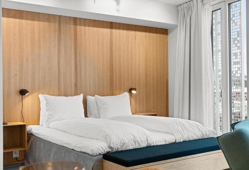 스탠다드 스튜디오, Lux