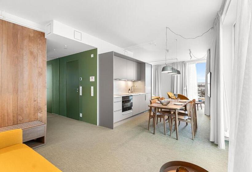 Студия Deluxe, Lux