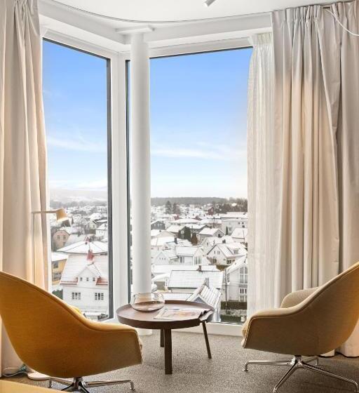 Студия Deluxe, Lux