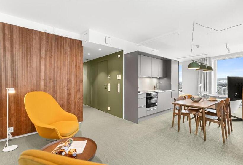 Студия Deluxe, Lux