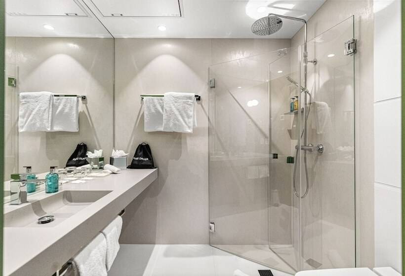 Студия Deluxe, Lux