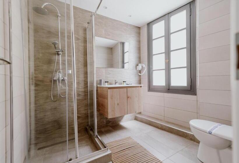 スーペリアトリプルルーム, Roh Suites