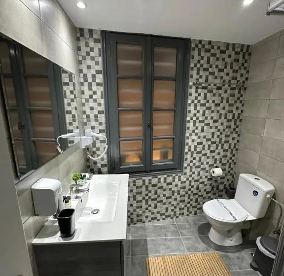 اتاق لوکس با چشم‌انداز, Roh Suites