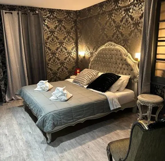 اتاق لوکس با چشم‌انداز, Roh Suites