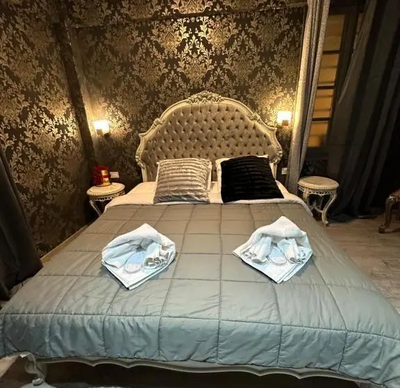 اتاق لوکس با چشم‌انداز, Roh Suites