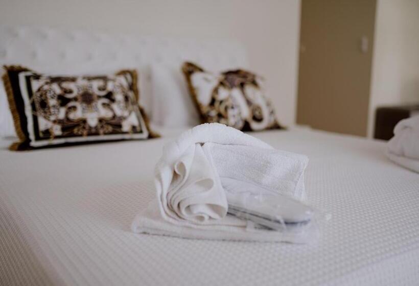 デラックススイート, Roh Suites