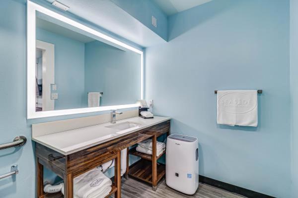 适合残疾人使用的标准间, Seaside Boutique Hotel, Waves At Your Doorstep