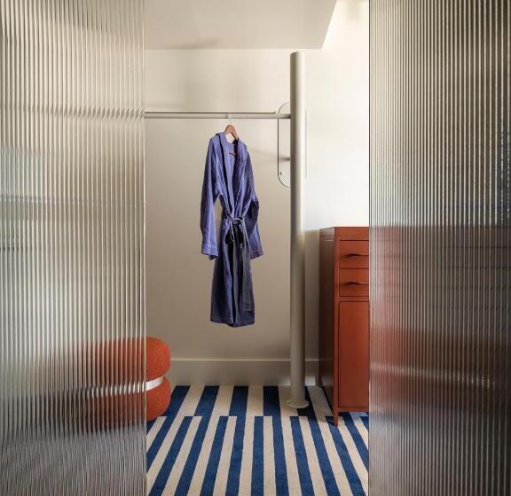 اتاق لوکس با تخت بزرگ, The Standardx, Melbourne