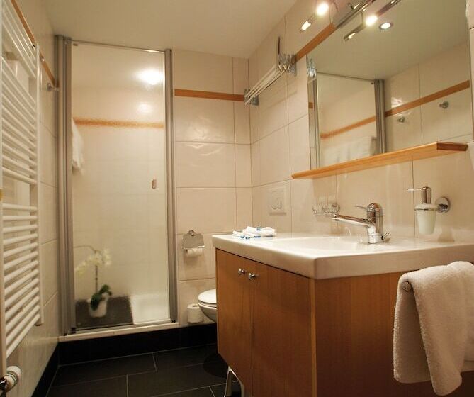 스탠다드 룸, Astras