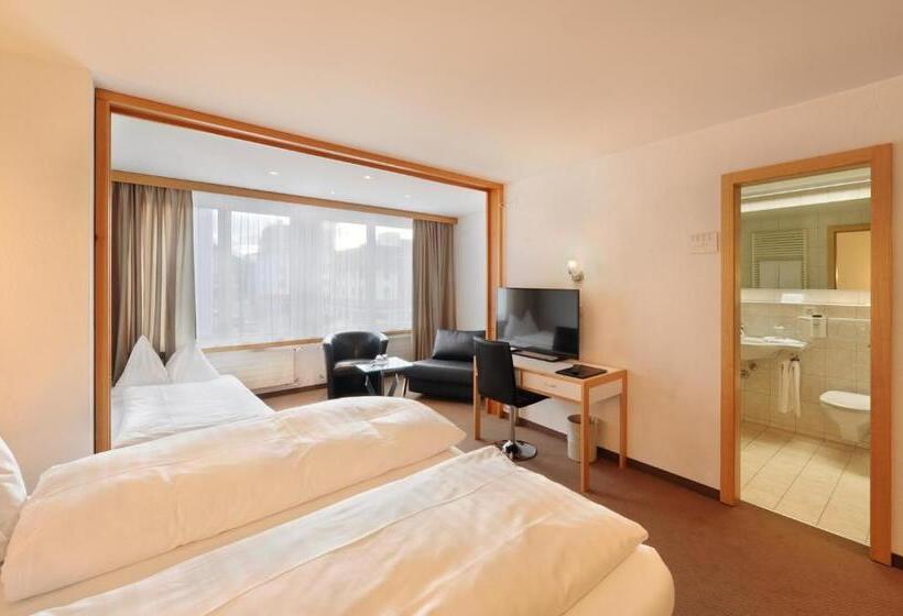 غرفة قياسية ثلاثية, Dischma