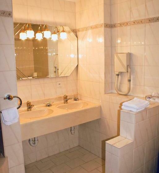 סוויטת ג'וניור עם מסג'ר מים, Du Pont