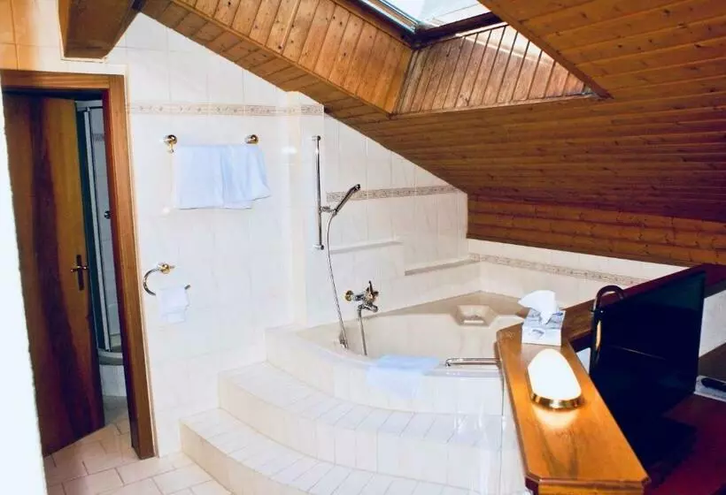 Junior Suite mit Hydromassage, Du Pont