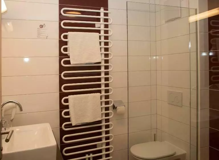 Standard Kolmen Hengen Huone, Fürst