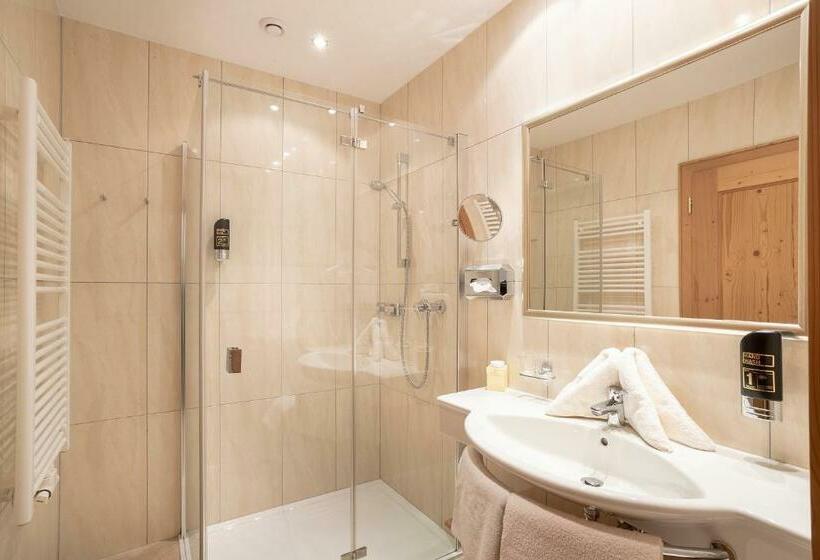 Номер Deluxe, Lenz