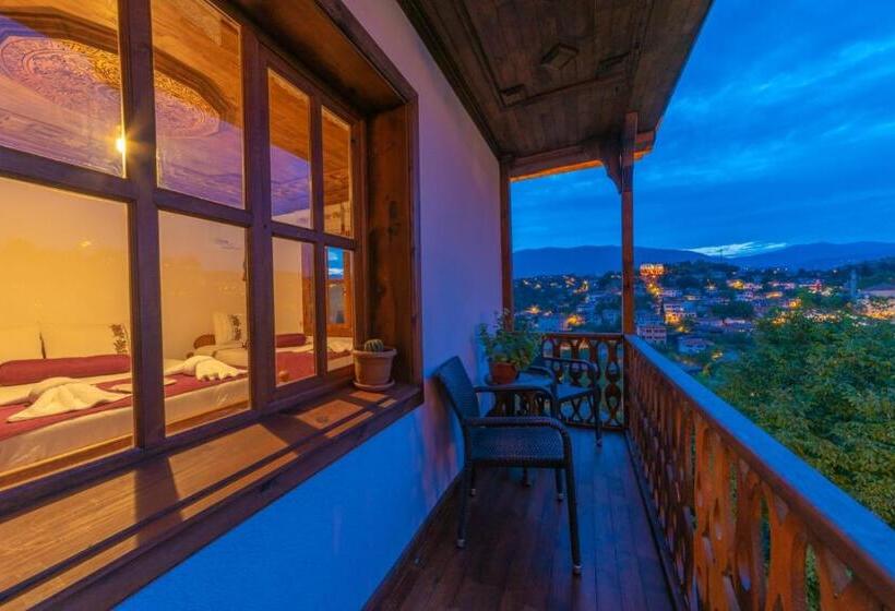 バルコニー付スタンダード４ベッドルーム, Manzara Konak Otel