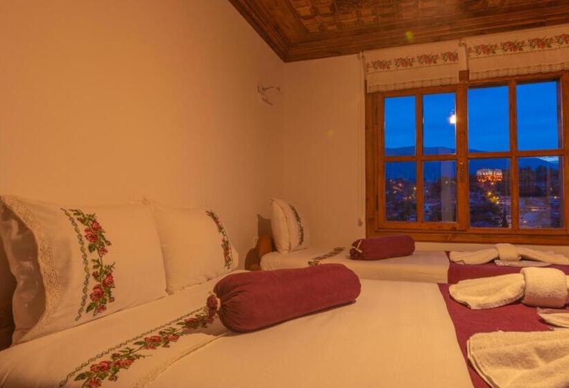 バルコニー付スタンダード４ベッドルーム, Manzara Konak Otel