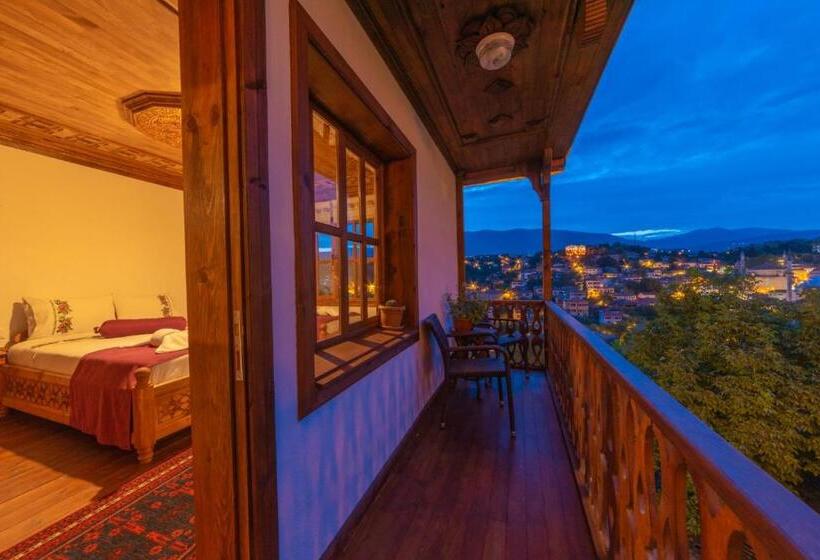 バルコニー付スタンダード４ベッドルーム, Manzara Konak Otel