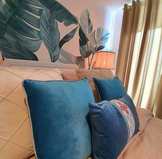 آپارتمان 1 خوابه با بالکن, Amaris Staycation Azure Urban Residence Resort Paranaque Boracay Tower