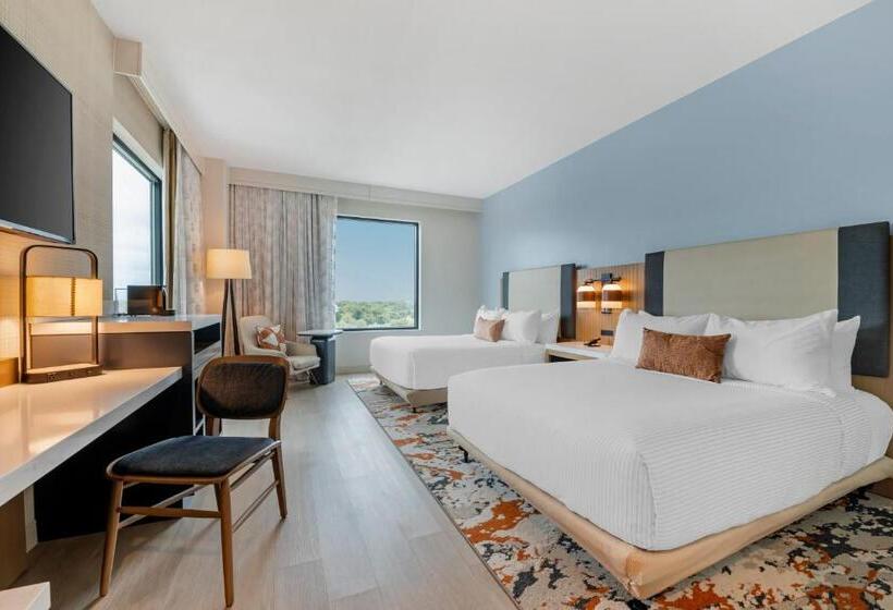 חדר סטנדרט לארבעה, Cambria Hotel Austin Downtown