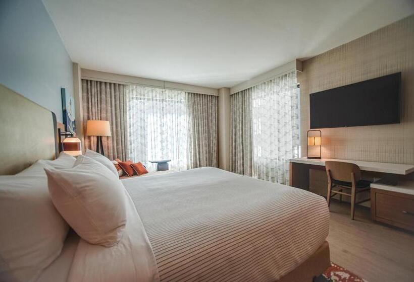 חדר סטנדרט עם מיטת קינג, Cambria Hotel Austin Downtown