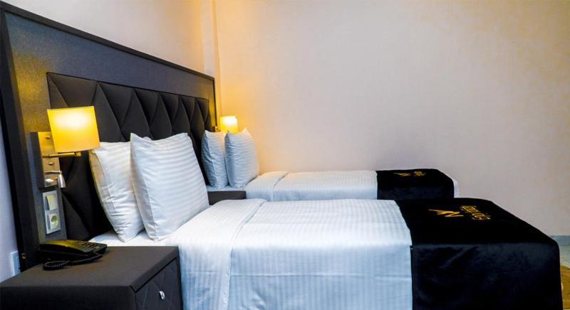 اتاق خانوادگی, Home Free