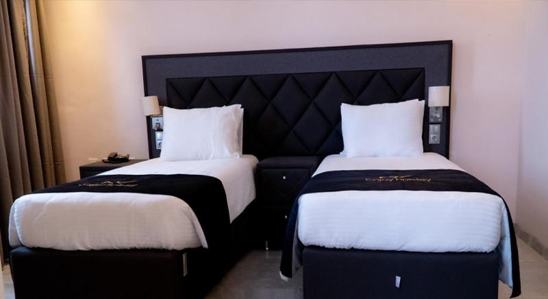 اتاق خانوادگی, Home Free