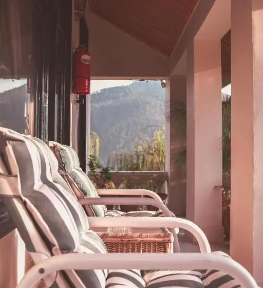 اتاق استاندارد با بالکن, Magpie Lodge