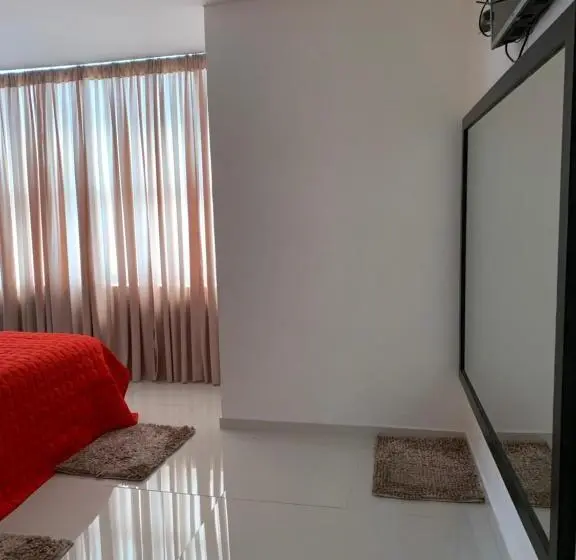 Sviitti, Tokyo Motel