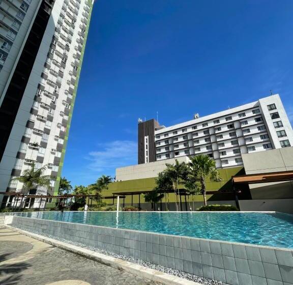 プールビュースタンダードステューディオ, Condo Beside Ayala Mall   Centrio Tower