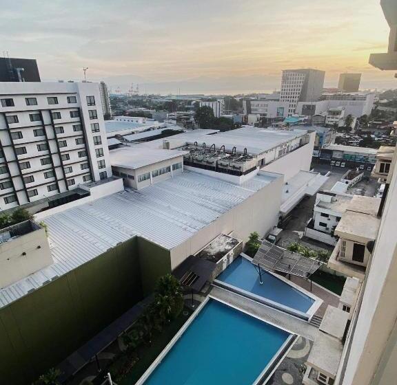 プールビュースタンダードステューディオ, Condo Beside Ayala Mall   Centrio Tower