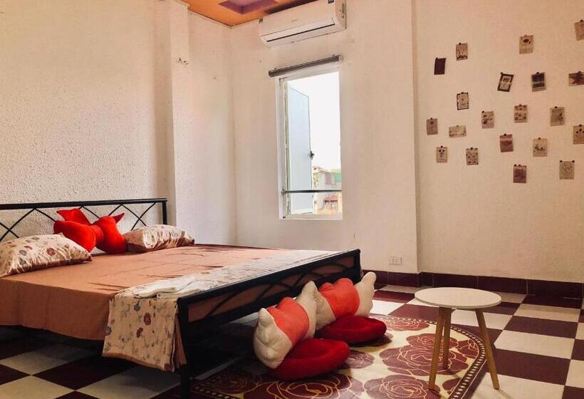 اتاق خانوادگی, Dnut S House