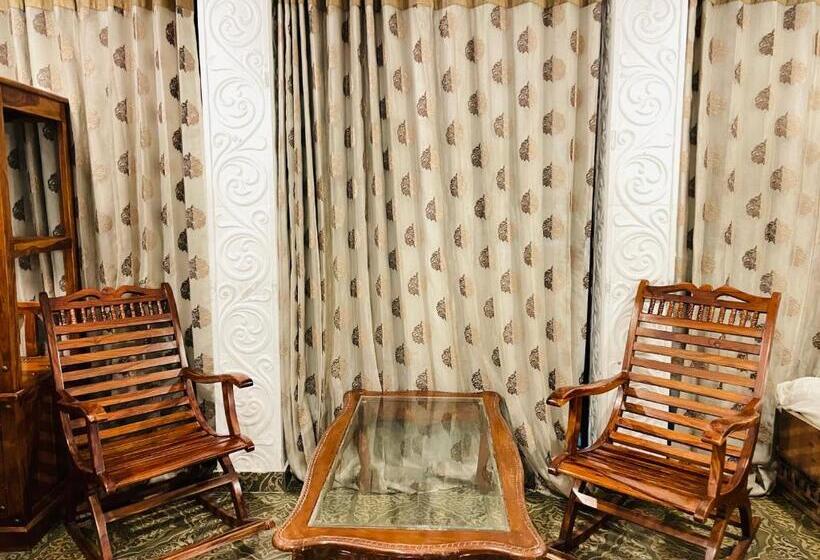 キングサイズベッドのスーペリアルーム, Shri Vilas Jaipur