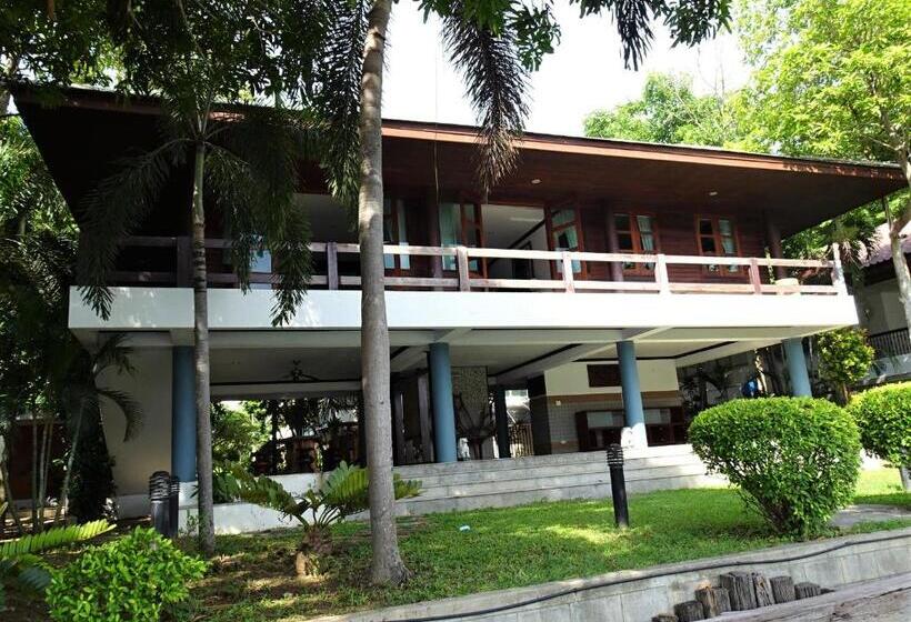 מיטת קינג בסוויטה, West Wonder Riverside Resort