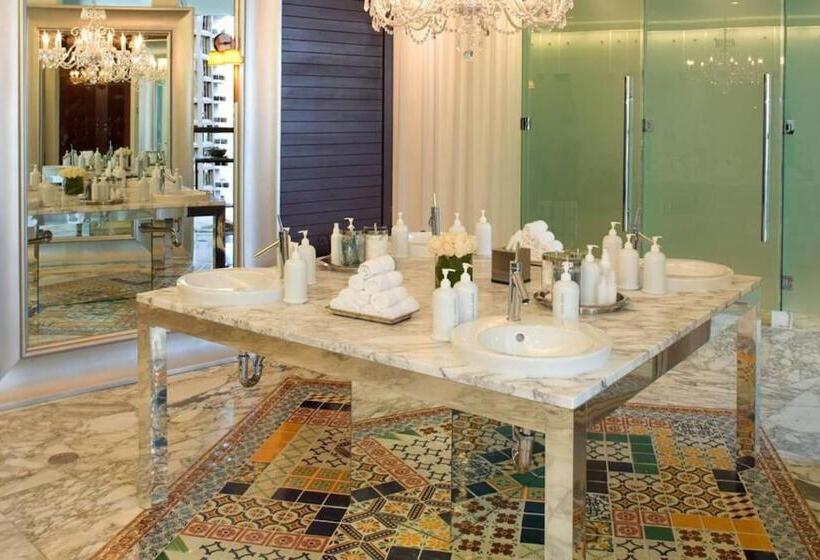 1 Bedroom Apartment Lake View, Icon & W Hotel / Waterfront / 20th Floor / Top Spa